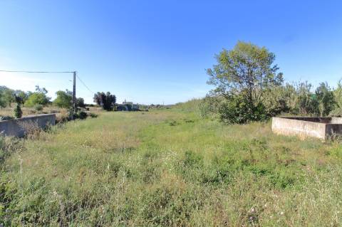 Ruína T2 com Terreno em Moncarapacho - Olhão