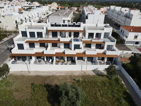 Apartamento T3 novo com estacionamento em Fuzeta