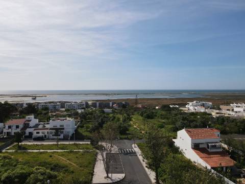 Apartamento T3 novo com estacionamento em Fuzeta