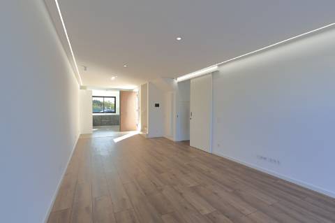 Moradia T3 com Vista Mar, Piscina e Estacionamento em Fuzeta