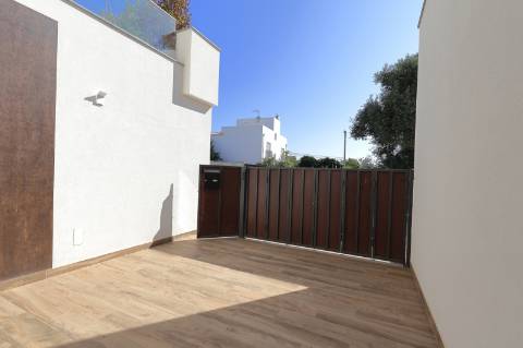 Moradia T3 com Vista Mar, Piscina e Estacionamento em Fuzeta