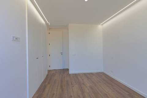 Moradia T3 com Vista Mar, Piscina e Estacionamento em Fuzeta