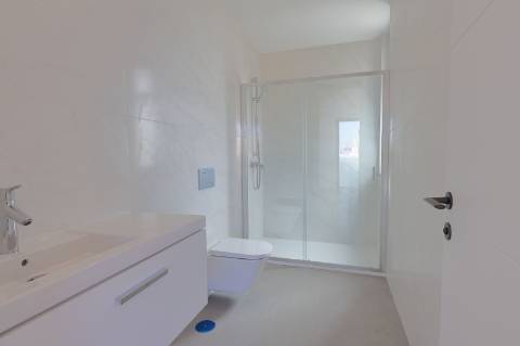 Moradia T3 com Vista Mar, Piscina e Estacionamento em Fuzeta