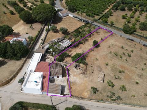 Moradia T1 com Terreno para recuperar em Maragota - Olhão
