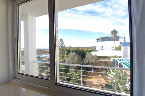 Formidável Apartamento T2 em Condomínio Privado e com Vista Mar em Fuzeta