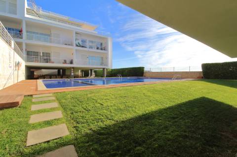 Formidável Apartamento T2 em Condomínio Privado e com Vista Mar em Fuzeta