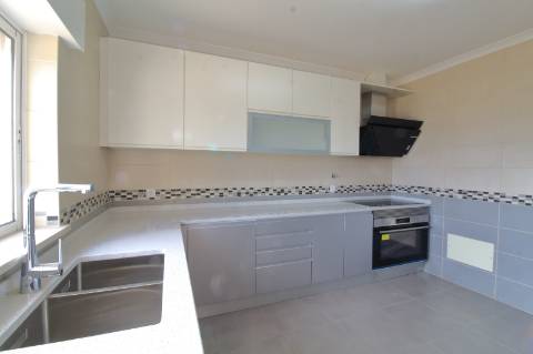 Apartamento T5 Triplex Penthouse com Piscina Privada e Garagem em Faro