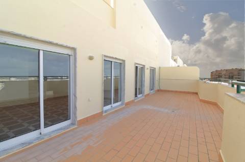 Apartamento T5 Triplex Penthouse com Piscina Privada e Garagem em Faro
