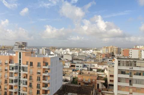 Apartamento T5 Triplex Penthouse com Piscina Privada e Garagem em Faro