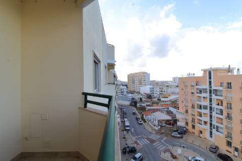 Apartamento T5 Triplex Penthouse com Piscina Privada e Garagem em Faro