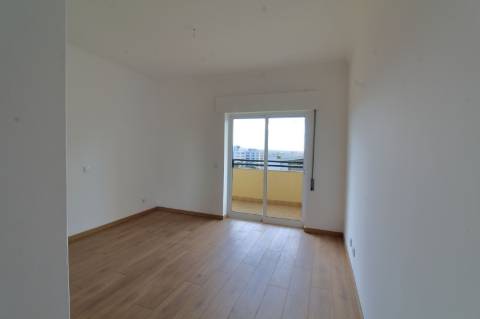 Apartamento T5 Triplex Penthouse com Piscina Privada e Garagem em Faro