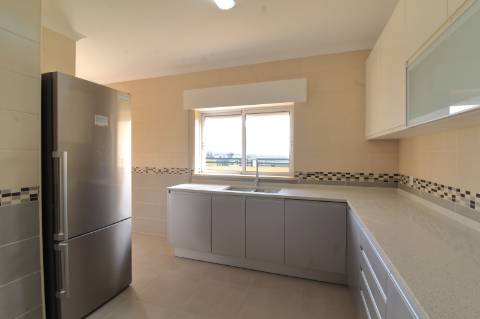 Apartamento T5 Triplex Penthouse com Piscina Privada e Garagem em Faro