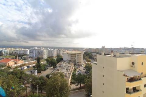 Apartamento T5 Triplex Penthouse com Piscina Privada e Garagem em Faro