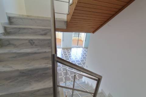 Apartamento T5 Triplex Penthouse com Piscina Privada e Garagem em Faro