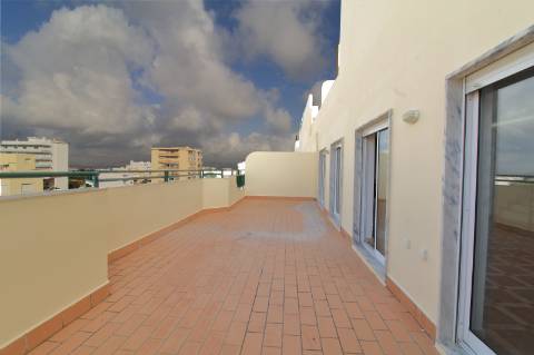 Apartamento T5 Triplex Penthouse com Piscina Privada e Garagem em Faro