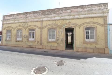 Moradia T3 + Moradia T1 para Recuperar em Faro