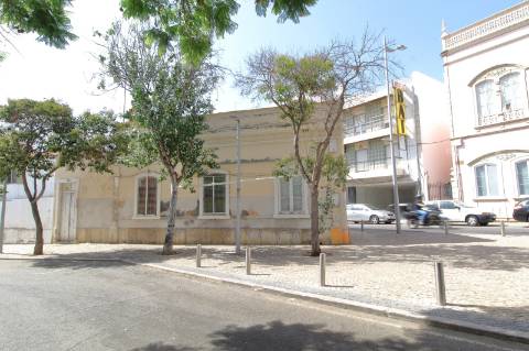 Moradia T3 + Moradia T1 para Recuperar em Faro