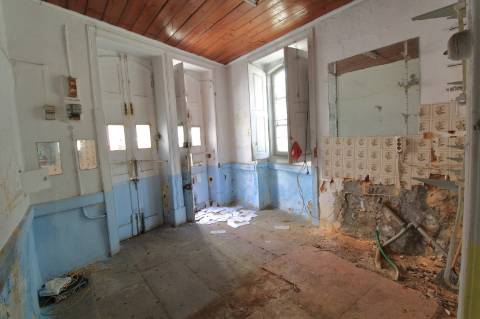 Moradia T3 + Moradia T1 para Recuperar em Faro