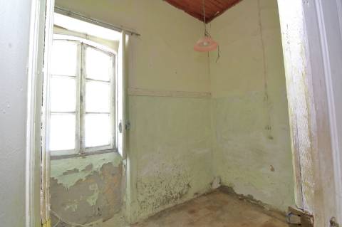 Moradia T3 + Moradia T1 para Recuperar em Faro