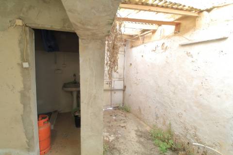 Moradia T3 + Moradia T1 para Recuperar em Faro