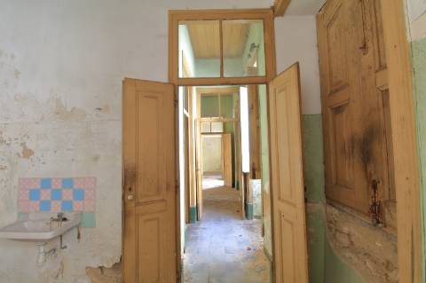 Moradia T3 + Moradia T1 para Recuperar em Faro