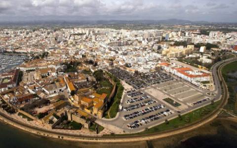 Moradia T3 + Moradia T1 para Recuperar em Faro