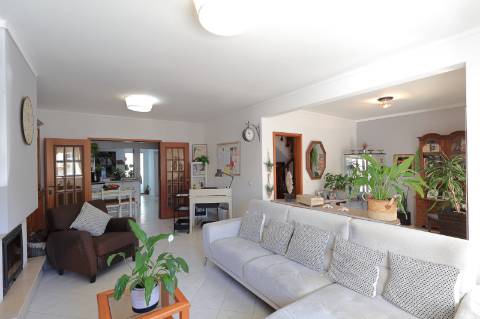 Moradia T4 Geminada com Garagem em Fuzeta