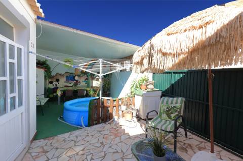 Moradia T4 Geminada com Garagem em Fuzeta