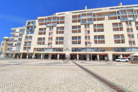 Apartamento T4 com Garagem Box em Faro