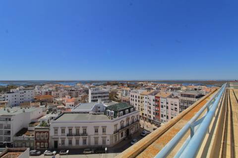 Apartamento T4 com Garagem Box em Faro