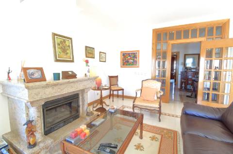 Apartamento T4 com Garagem Box em Faro