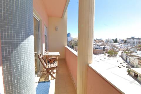 Apartamento T4 com Garagem Box em Faro