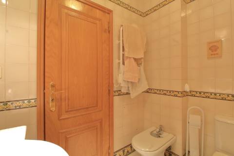 Apartamento T4 com Garagem Box em Faro