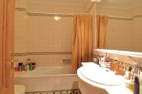 Apartamento T4 com Garagem Box em Faro