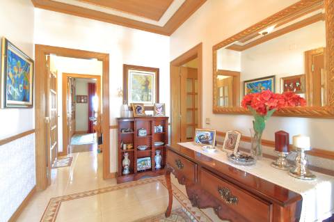 Apartamento T4 com Garagem Box em Faro