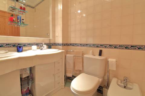 Apartamento T4 com Garagem Box em Faro