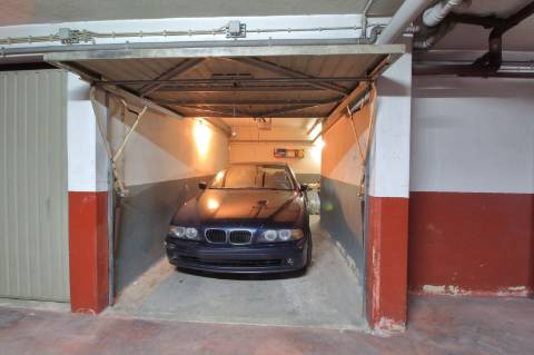 Apartamento T4 com Garagem Box em Faro