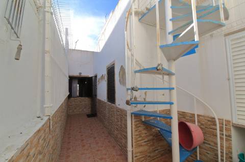 Moradia T1+1 com Quintal em Fuzeta