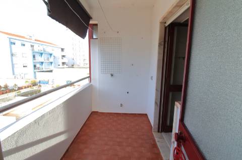 Apartamento T3 com Estacionamento em Faro