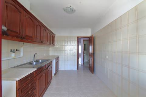 Apartamento T3 com Estacionamento em Faro