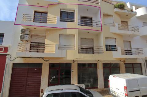 Apartamento T3 com Estacionamento em Faro