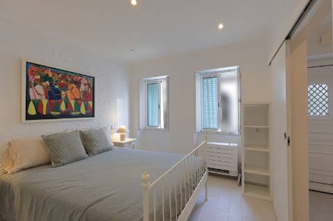 Moradia Típica T2 Renovada com Quintal em Fuzeta