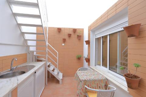 Moradia Típica T2 Renovada com Quintal em Fuzeta