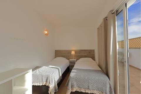 Moradia Típica T2 Renovada com Quintal em Fuzeta