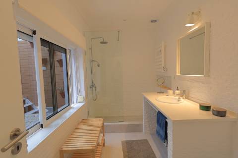 Moradia Típica T2 Renovada com Quintal em Fuzeta