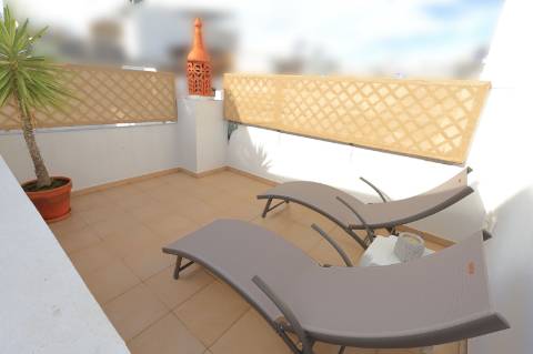 Moradia Típica T2 Renovada com Quintal em Fuzeta