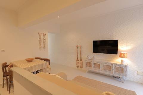 Moradia Típica T2 Renovada com Quintal em Fuzeta