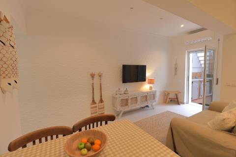 Moradia Típica T2 Renovada com Quintal em Fuzeta