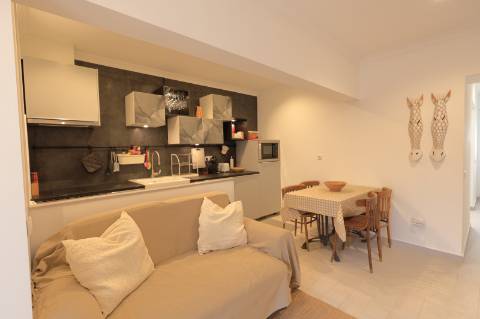 Moradia Típica T2 Renovada com Quintal em Fuzeta