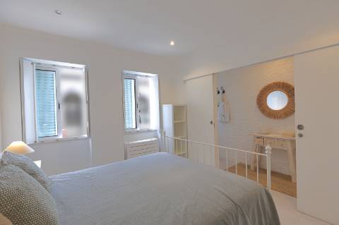 Moradia Típica T2 Renovada com Quintal em Fuzeta